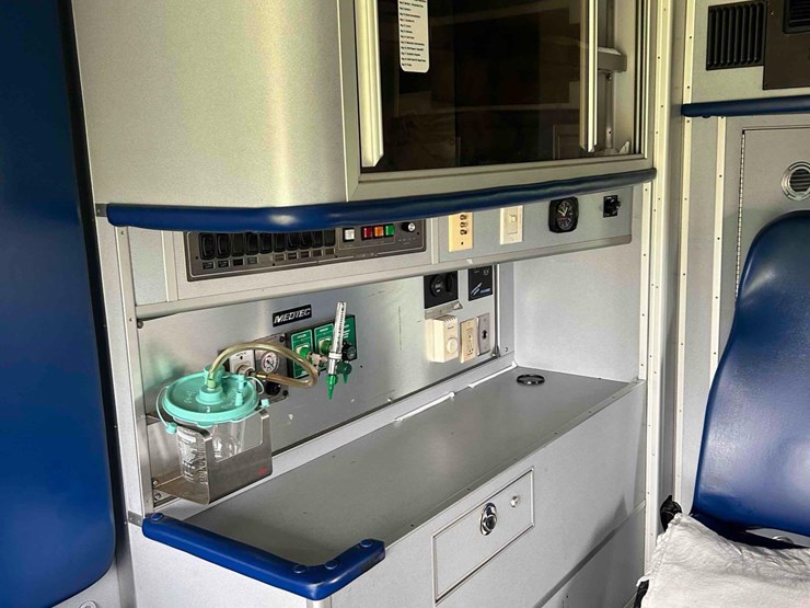 2008-ford-ambulance-image-19