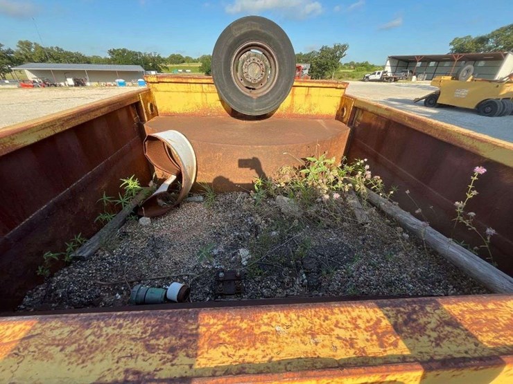 12-wheel-pneumatic-pull-behind-asphalt-compactor-image-6