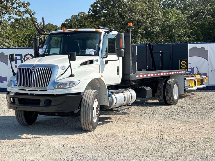 2018-international-durastar-4300-image-1