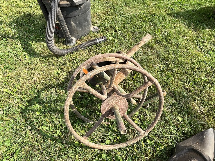 #2544-•-big-red-barbed-wire-reel-image-3