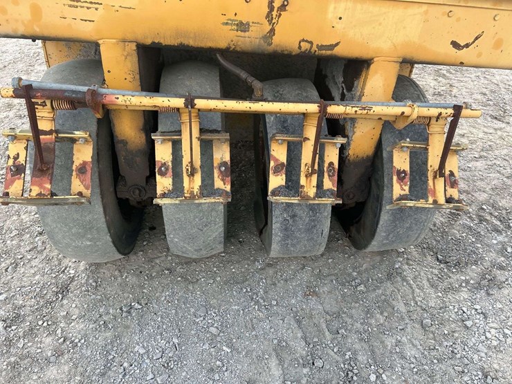 2002-ferguson-sp915re-ride-on-pneumatic-asphalt-compactor-image-15