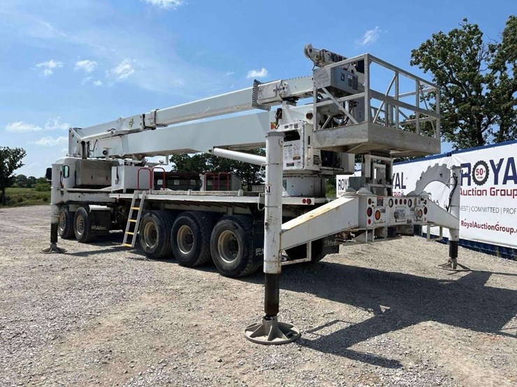 2014-peterbilt-320-image-2