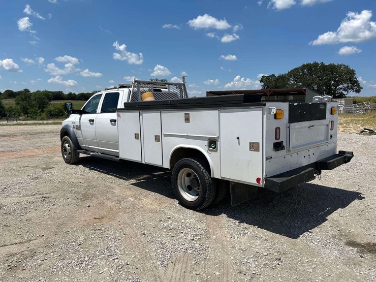 2017-ram-5500-chassis-crew-cab-reading-service-truck-image-2