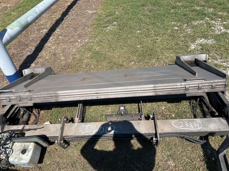 box-truck-hydraulic-tuck-away-lift-gate-image-5