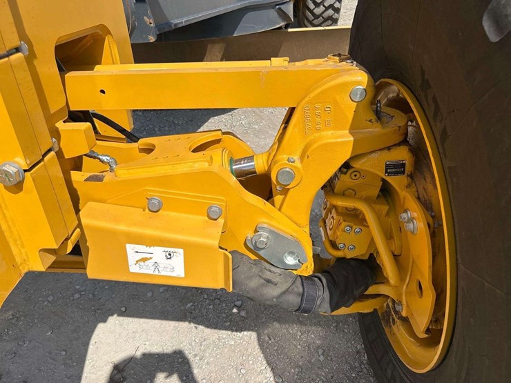 2025-deere-872gp-image-24