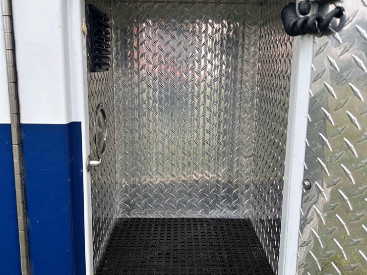 2008-ford-ambulance-image-31
