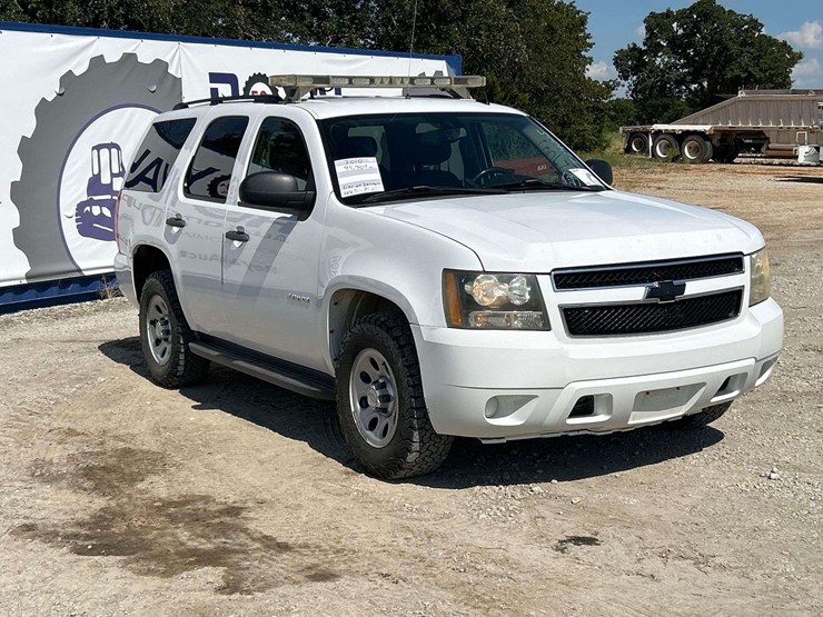 2010-chevrolet-tahoe-image-2