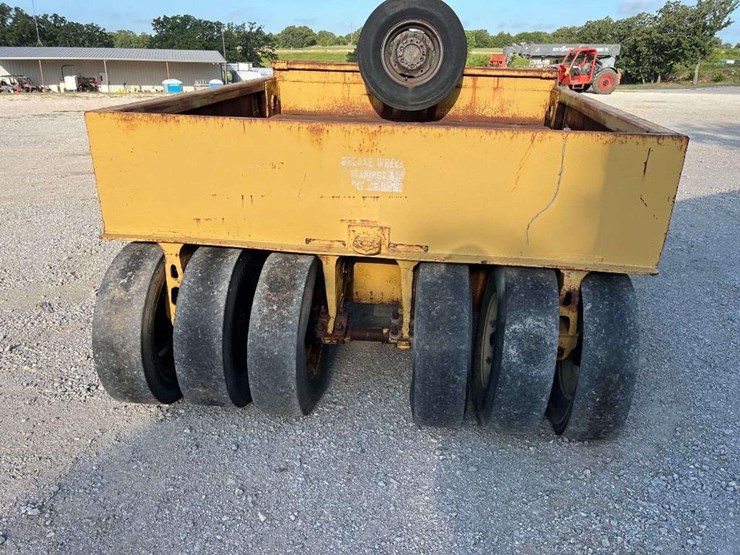 12-wheel-pneumatic-pull-behind-asphalt-compactor-image-5