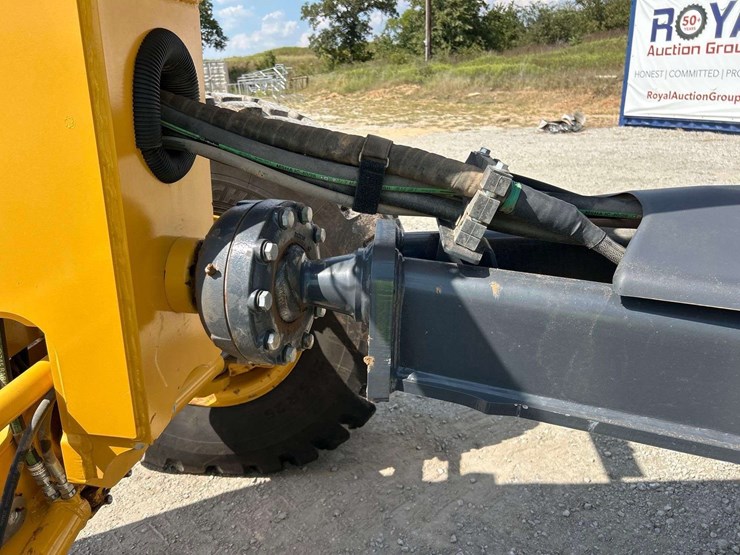 2025-deere-872gp-image-26
