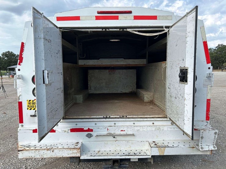 2015-ram-3500-enclosed-service-truck-image-18