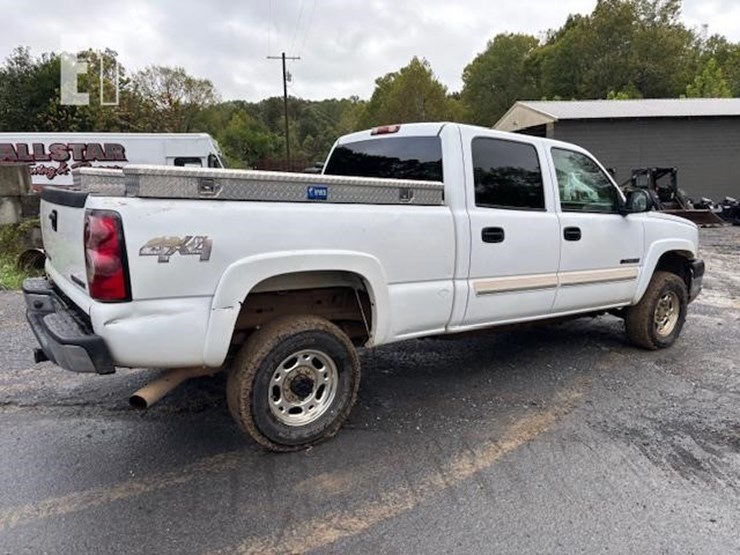 2004-chevrolet-silverado-2500-image-4