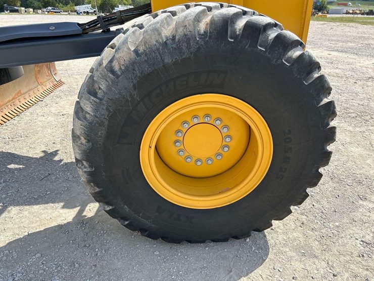 2025-deere-872gp-image-49