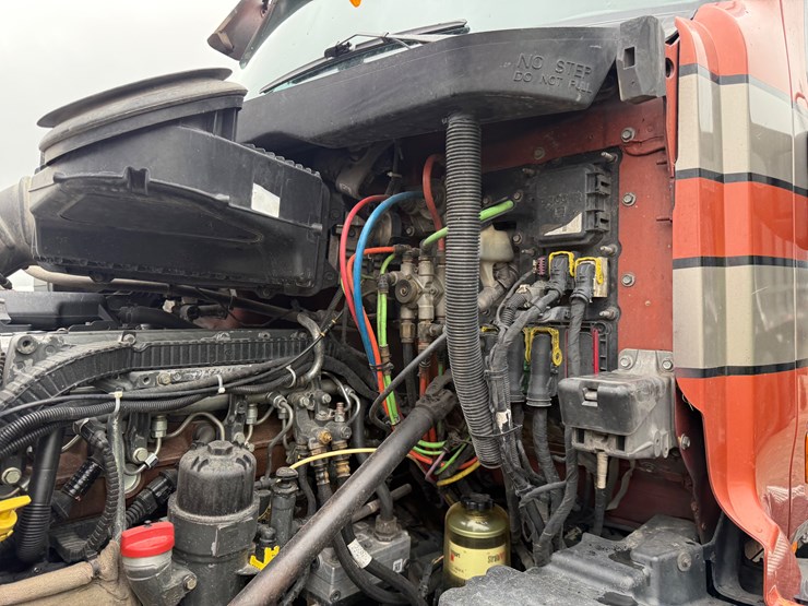 2015-peterbilt-579-image-86