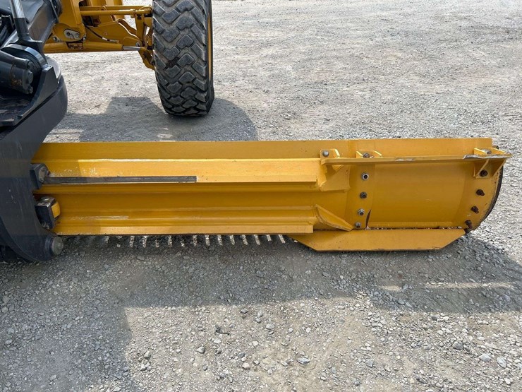 2025-deere-872gp-image-41