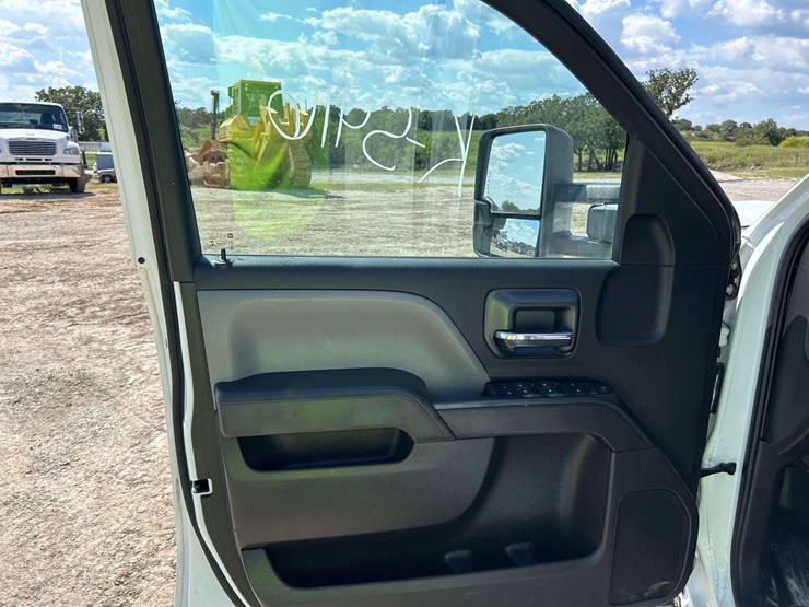 2019-chevrolet-2500-image-10