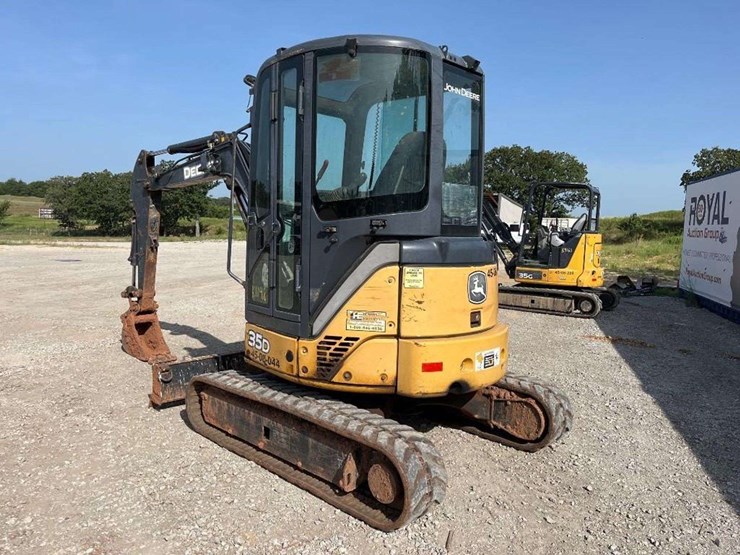 2013-deere-35d-image-2