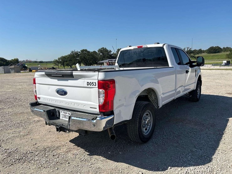 2021-ford-f250-xl-image-3