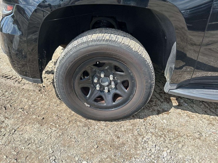 2017-chevrolet-tahoe-image-22