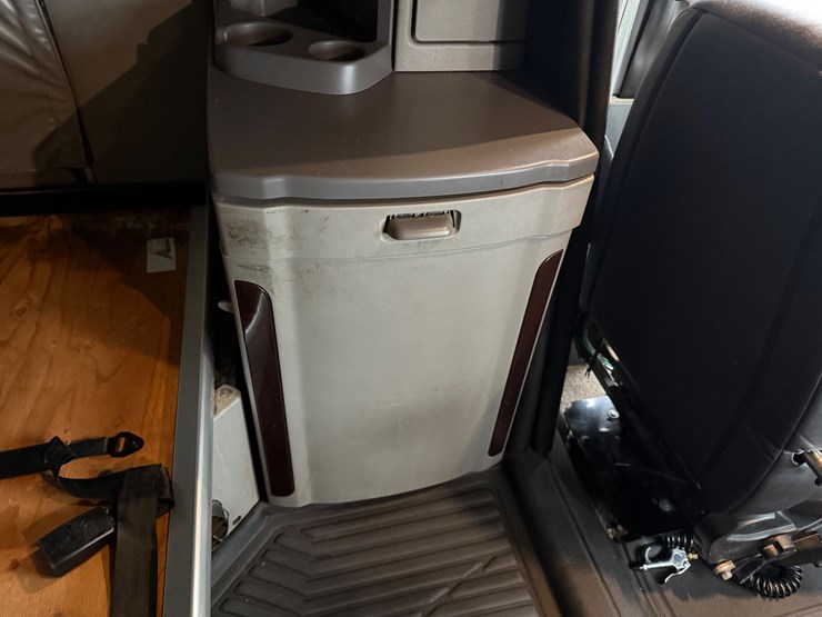 2015-peterbilt-579-image-69