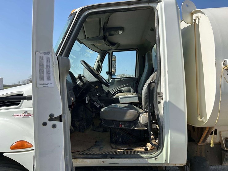 2007-international-durastar-4400-image-9