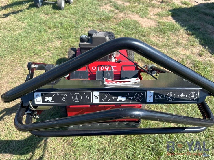 2022-toro-21in-hydraulic-walk-behind-turf-aerator-image-5