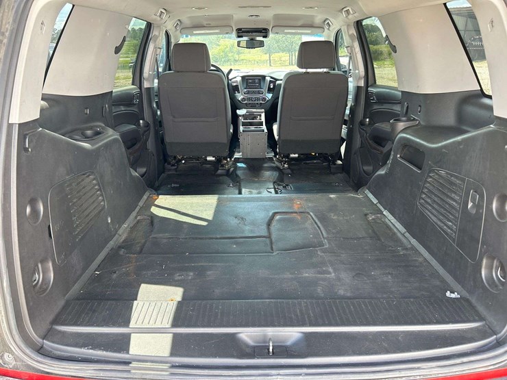 2017-chevrolet-tahoe-image-21