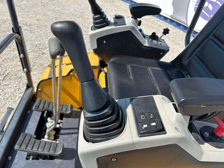 2025-ir-ire20-mini-excavator-image-15