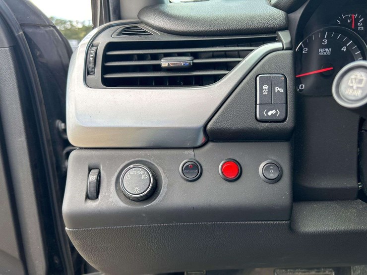 2017-chevrolet-tahoe-image-15