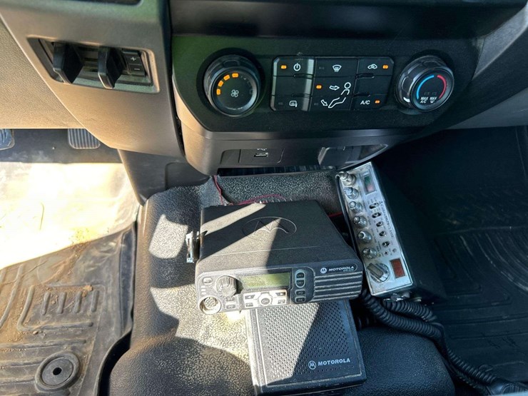 2021-ford-f250-xl-image-15