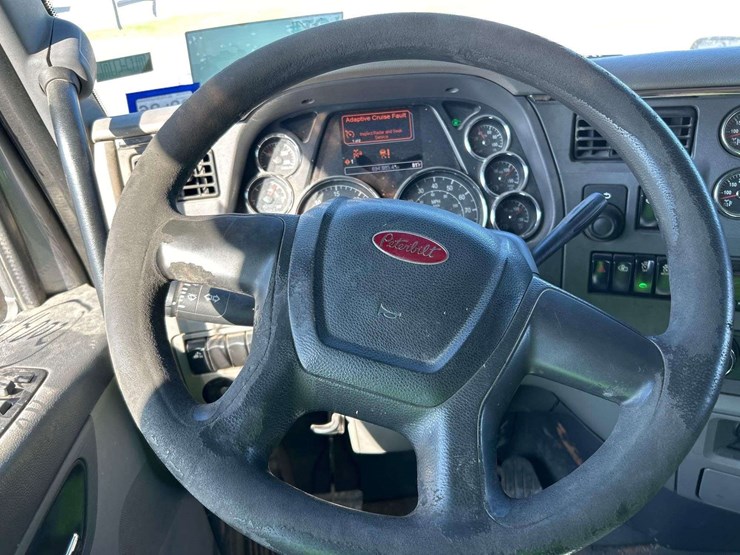 2015-peterbilt-579-image-13