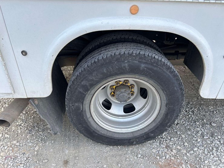 2015-ram-3500-enclosed-service-truck-image-22