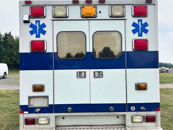 2008-ford-ambulance-image-6