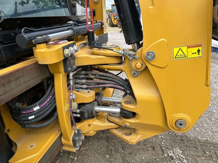 2021-caterpillar-428-image-21