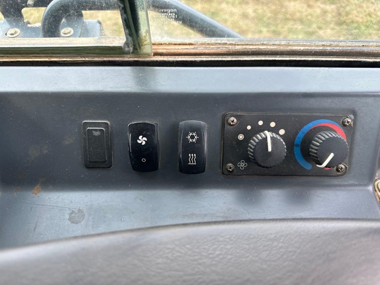 2013-deere-650k-lgp-image-15