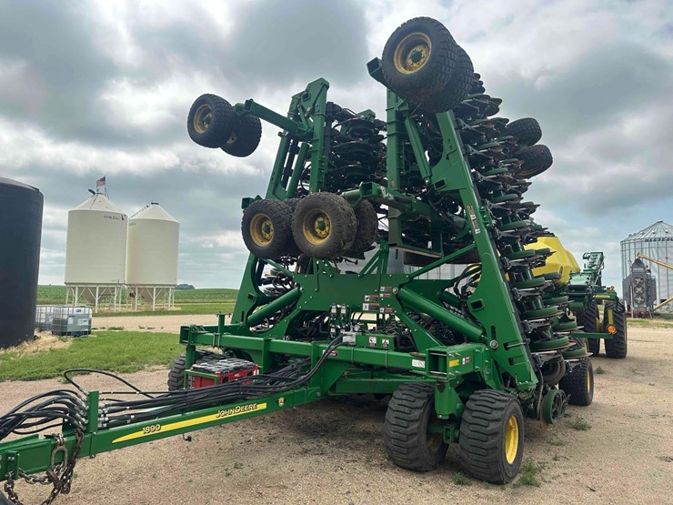 john-deere-1890-image-1
