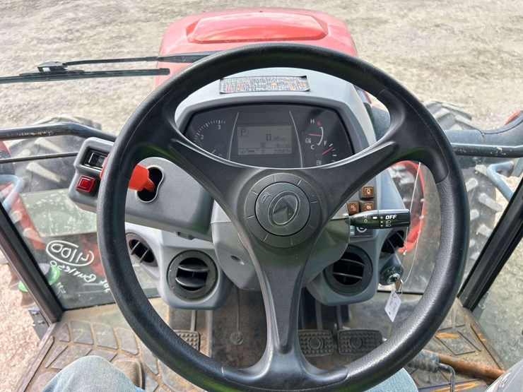 2017-kubota-m5-111d-image-15