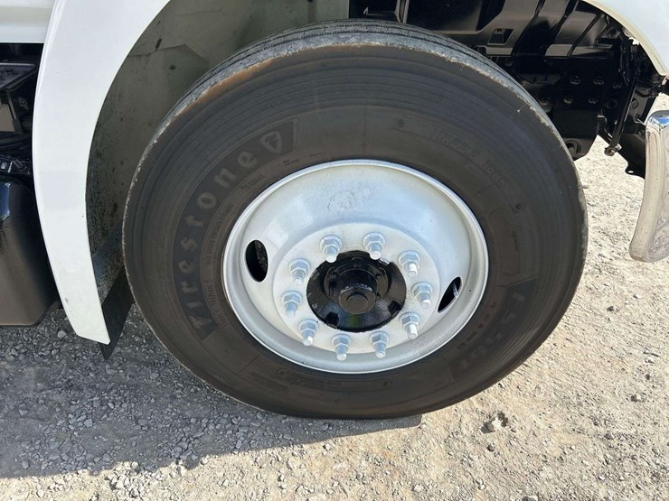 2017-hino-268-image-24