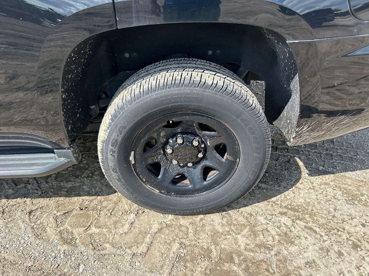 2017-chevrolet-tahoe-image-23