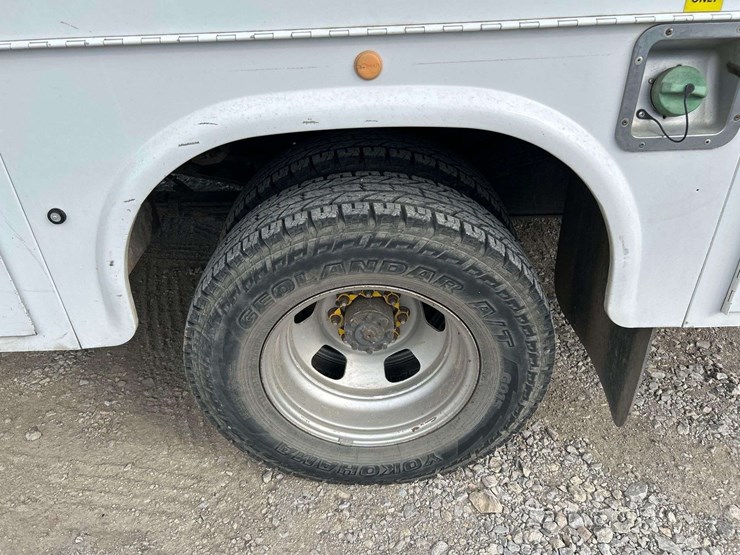 2015-ram-3500-enclosed-service-truck-image-21