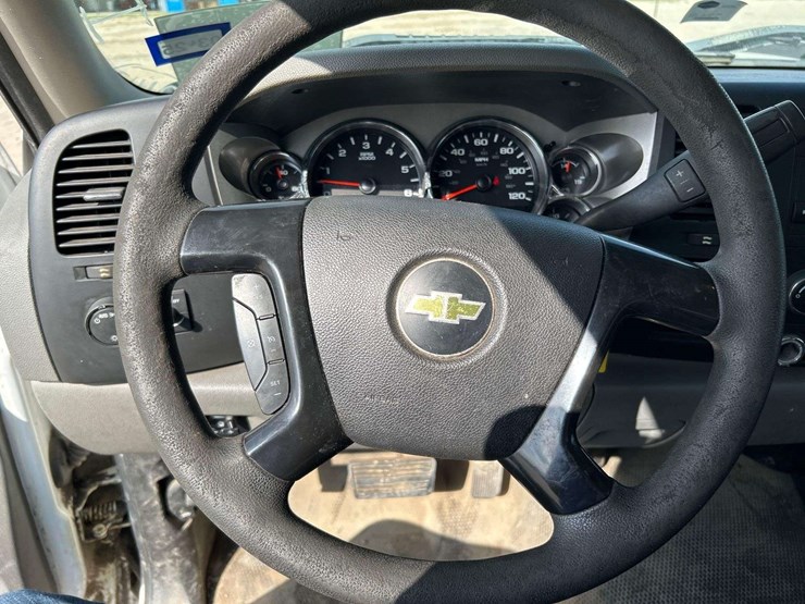 2012-chevrolet-silverado-2500-image-14