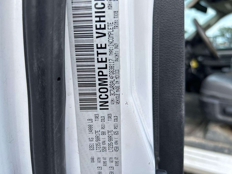 2015-ram-3500-enclosed-service-truck-image-5