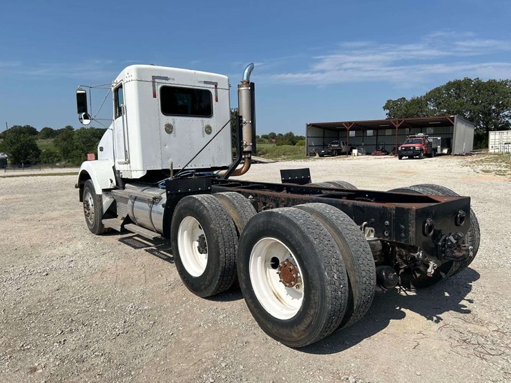 2004-kenworth-t800-image-3