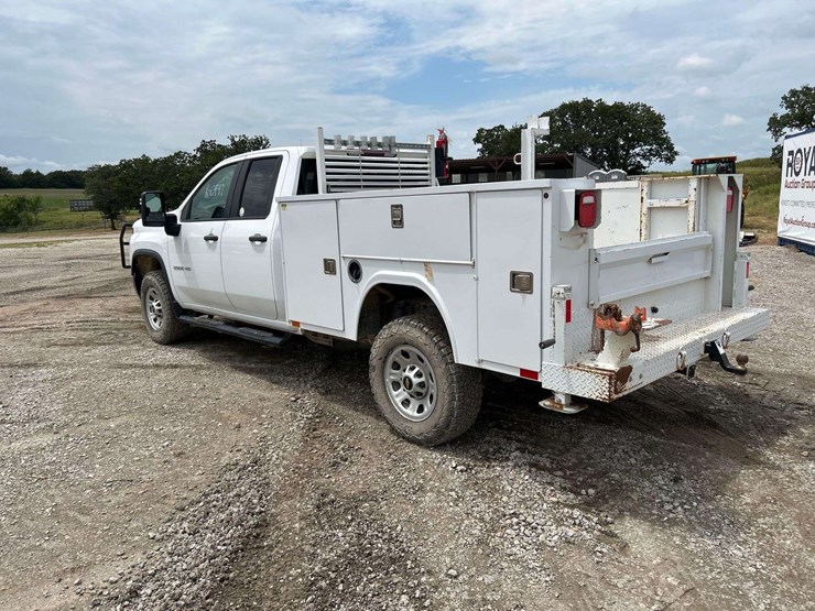 2020-chevrolet-silverado-3500-image-2