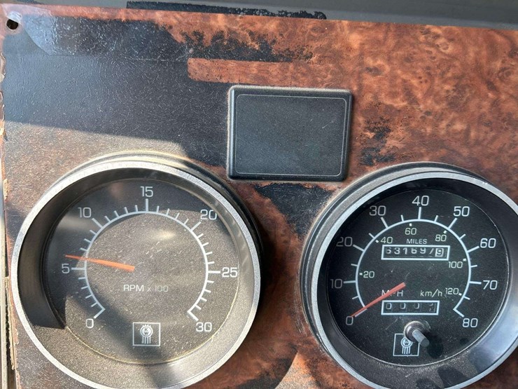 2004-kenworth-t800-image-12