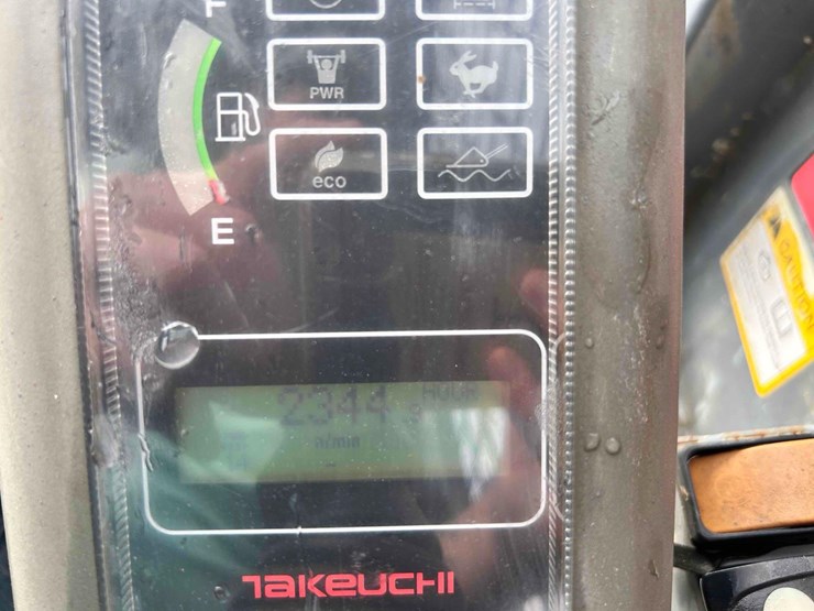 2016-takeuchi-tl8-image-25