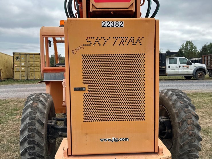 2005-jlg-8042-image-12