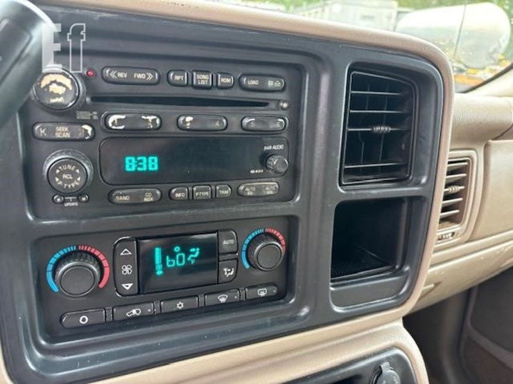2004-chevrolet-silverado-2500-image-11