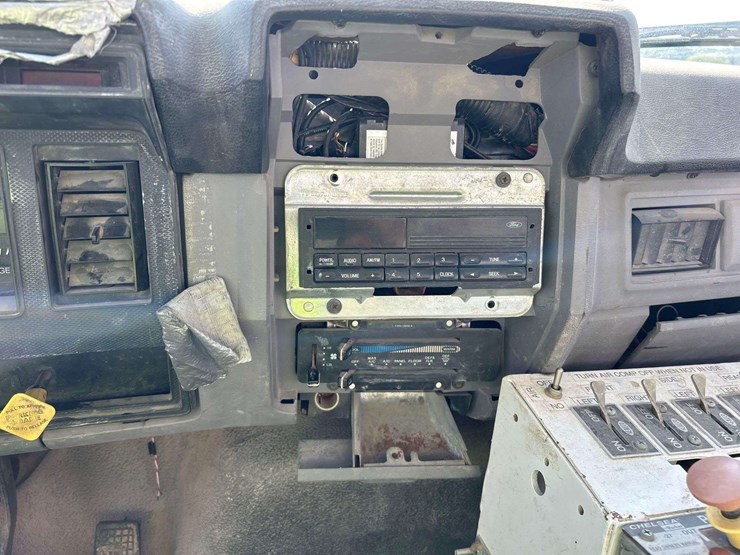 1998-ford-f800-image-16