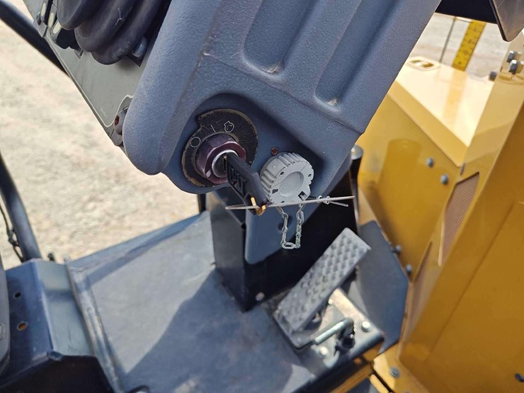 2013-caterpillar-ap-500e-image-47
