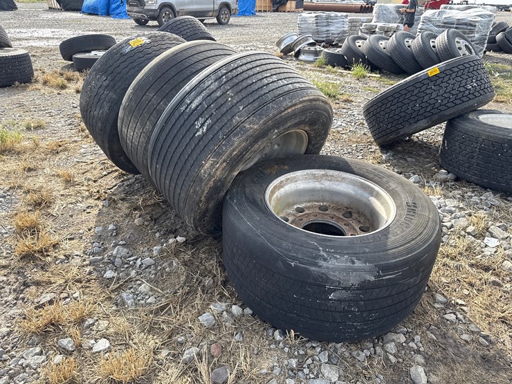 #5270-•-lot-of-(4)-445/50r22.5-tires-w/-rims-image-3
